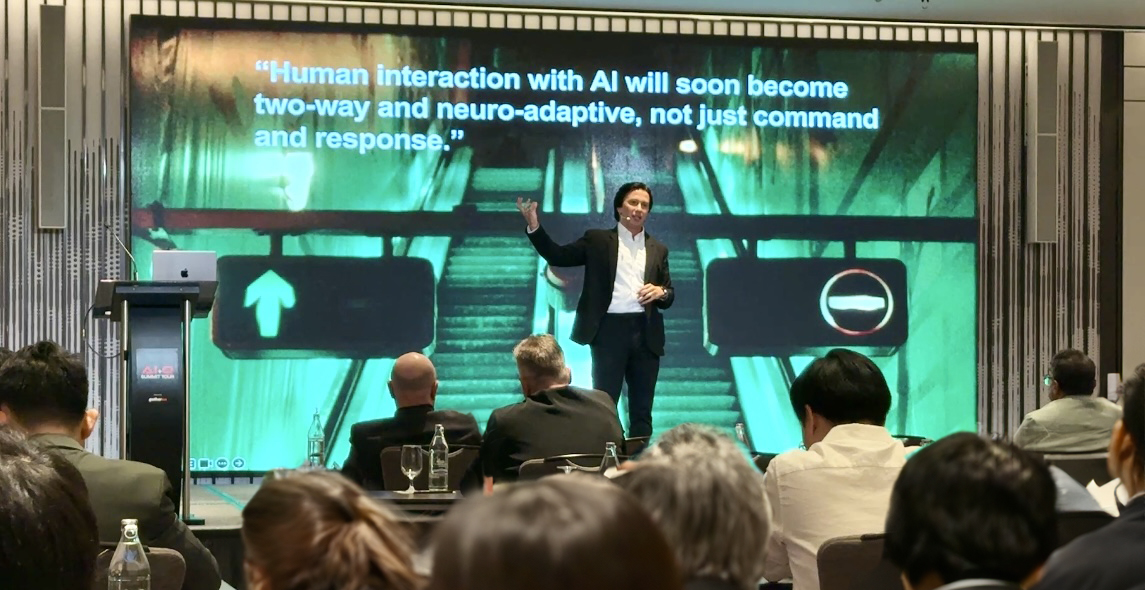 Velco Dar, author of NEURAL, speaking on stage
